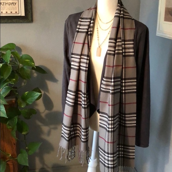 New! 💯 Cashmere Classic Gray Plaid Scarf - Picture 2 of 3